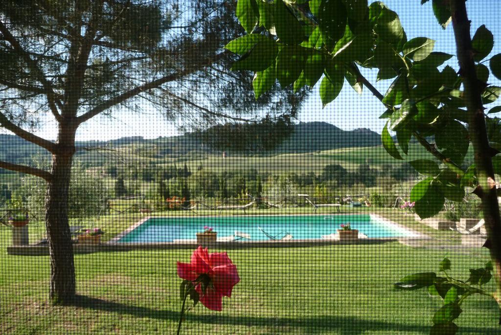 Agriturismo Santa Maria ปีเอนซา ภายนอก รูปภาพ