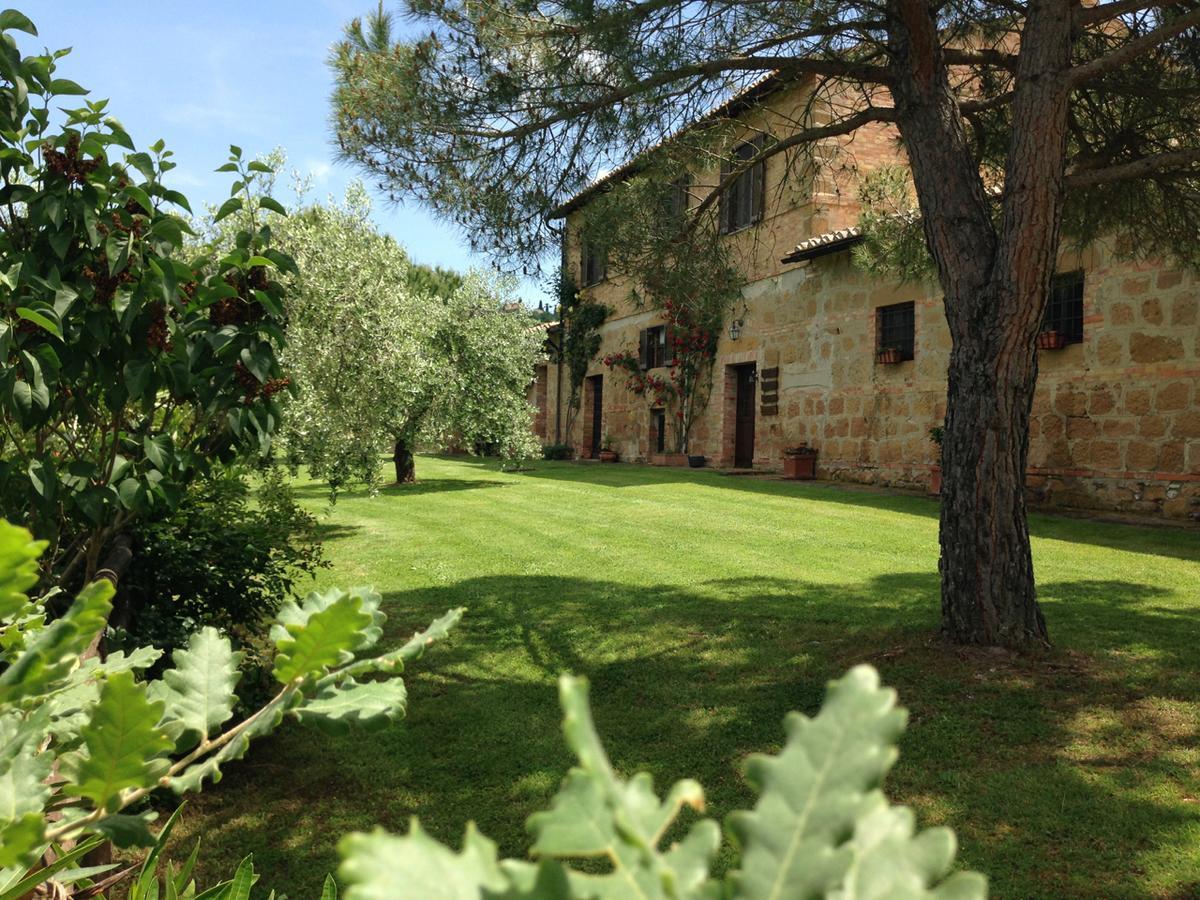 Agriturismo Santa Maria ปีเอนซา ภายนอก รูปภาพ