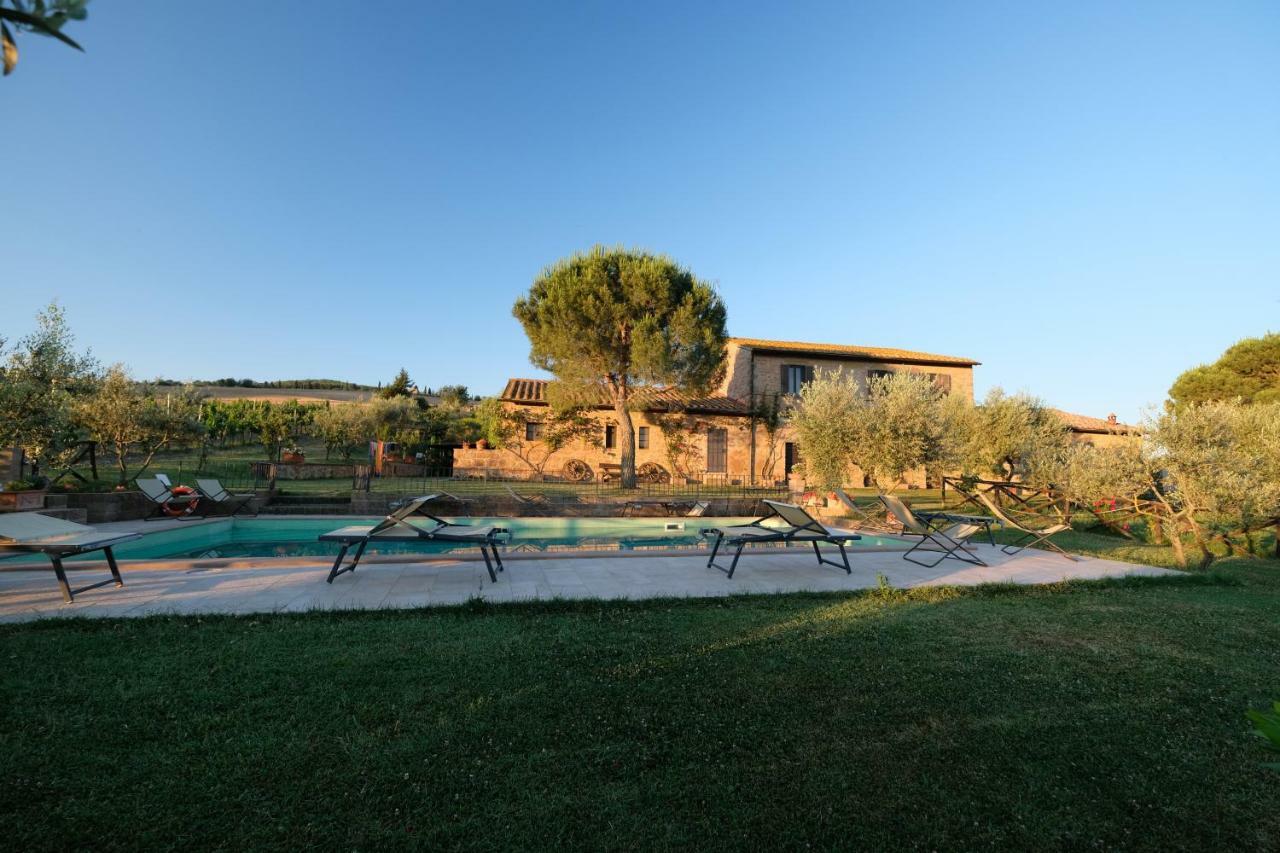 Agriturismo Santa Maria ปีเอนซา ภายนอก รูปภาพ