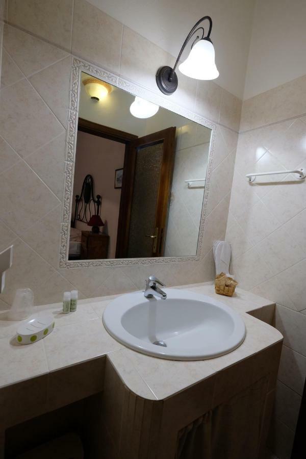 Agriturismo Santa Maria ปีเอนซา ภายนอก รูปภาพ