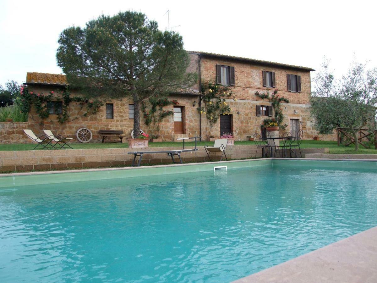 Agriturismo Santa Maria ปีเอนซา ภายนอก รูปภาพ