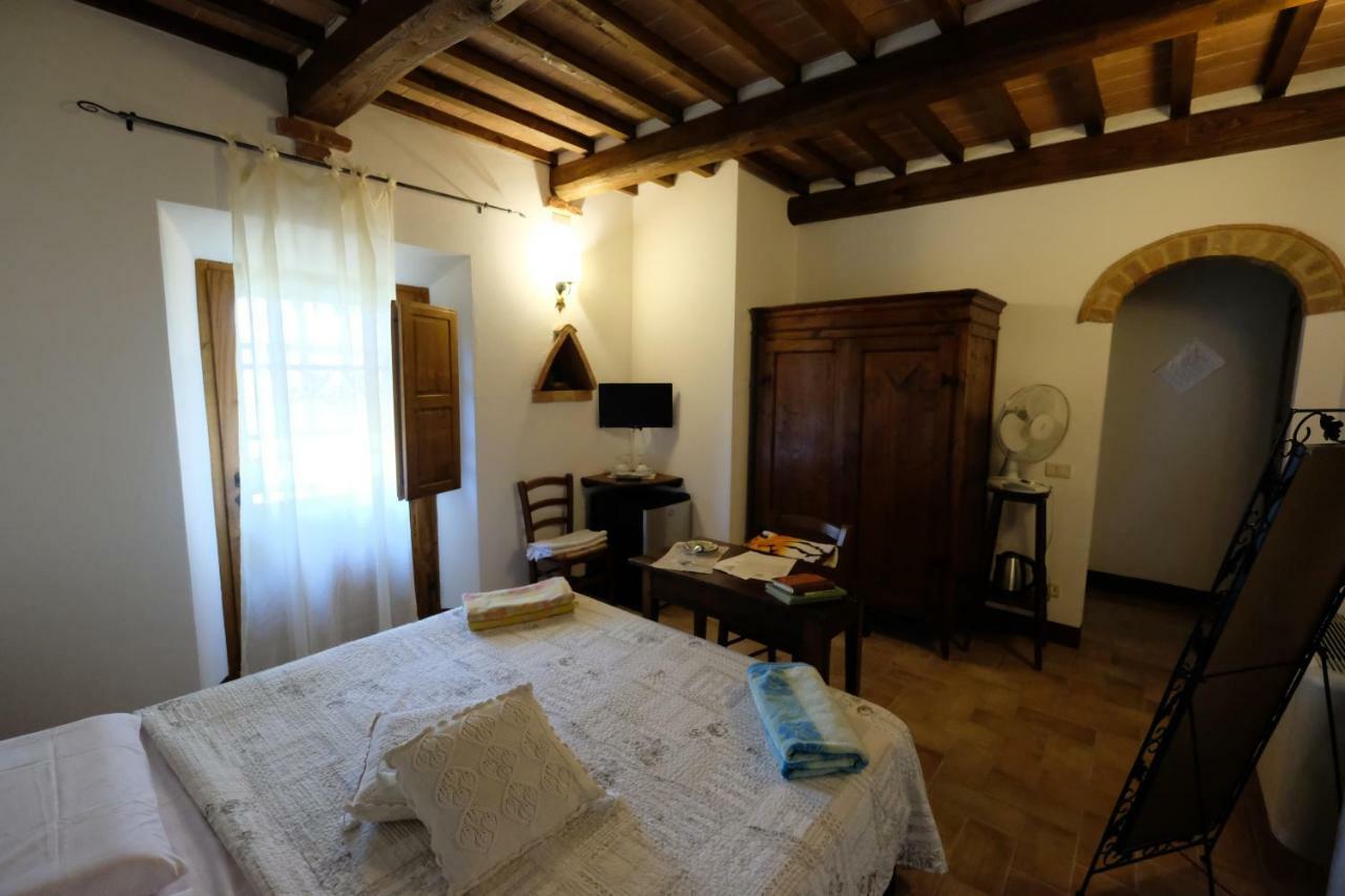 Agriturismo Santa Maria ปีเอนซา ภายนอก รูปภาพ